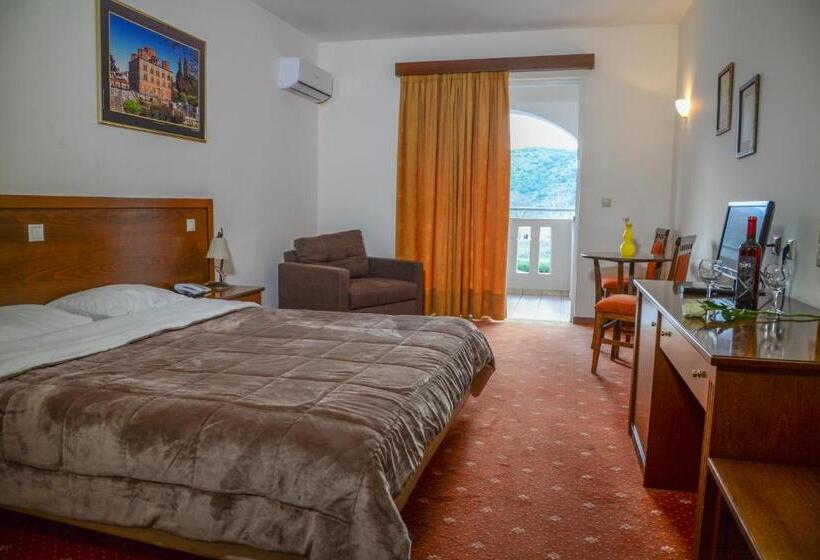 בית מלון כפרי Arta Palace