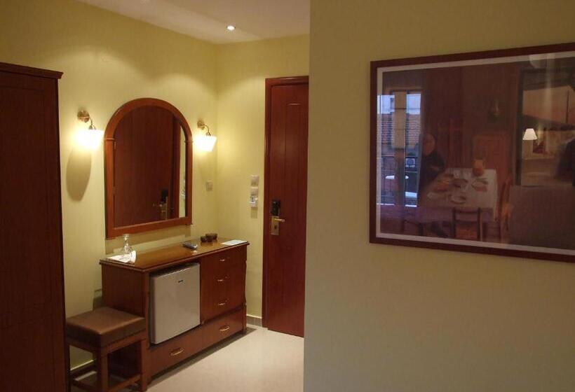 בית מלון כפרי Avra