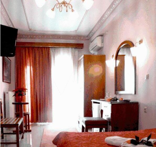 فندق Avra