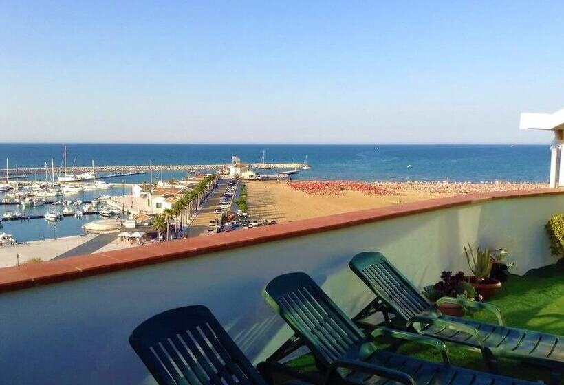 Отель Borgo Marina