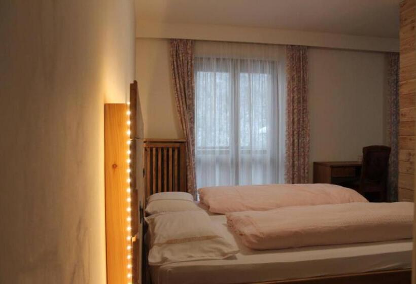 בית מלון כפרי Carlone