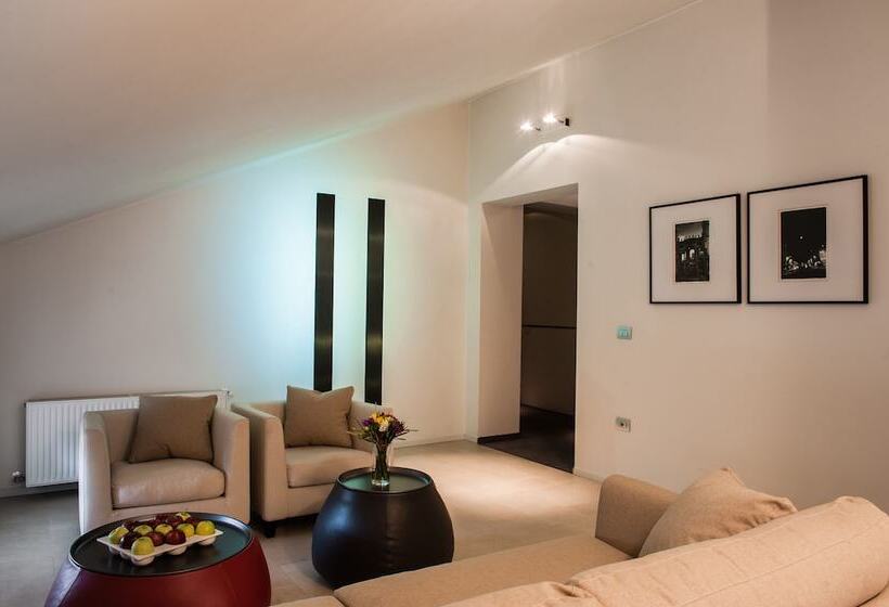 Отель Casa Poli