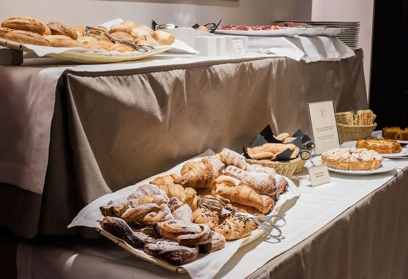 Отель Casa Poli