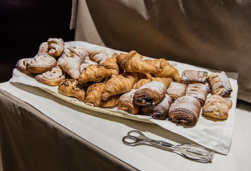 Отель Casa Poli