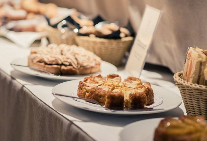 Отель Casa Poli