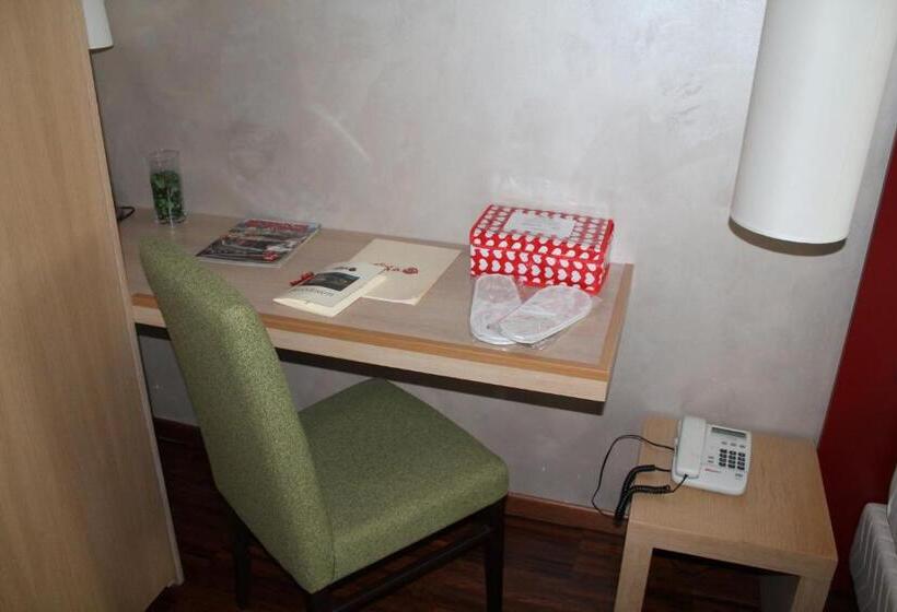 فندق Cascina Scova Resort