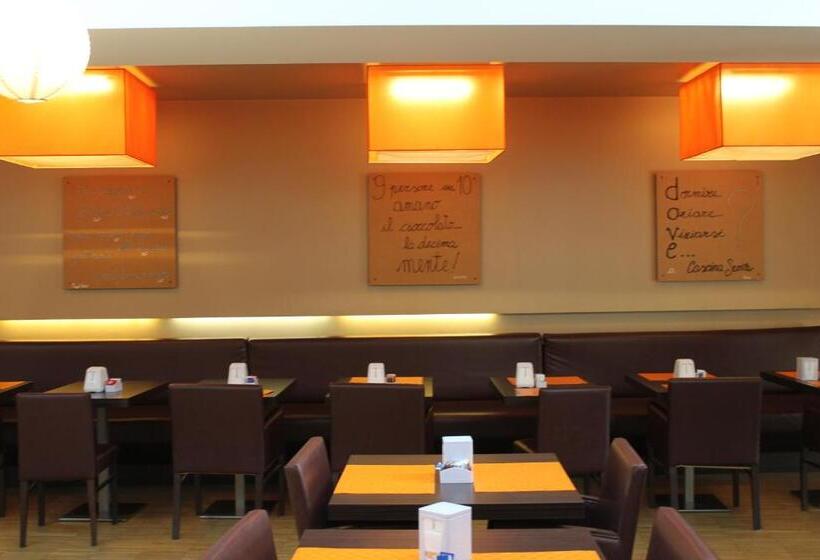 فندق Cascina Scova Resort