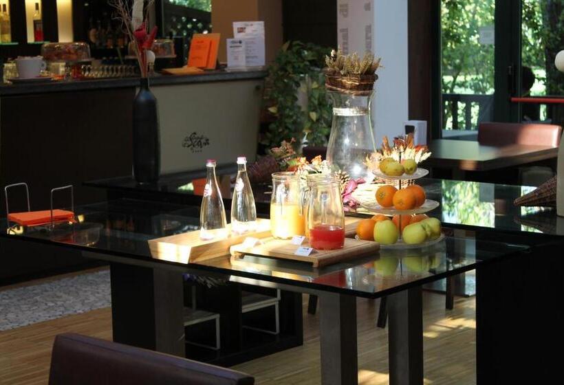 فندق Cascina Scova Resort