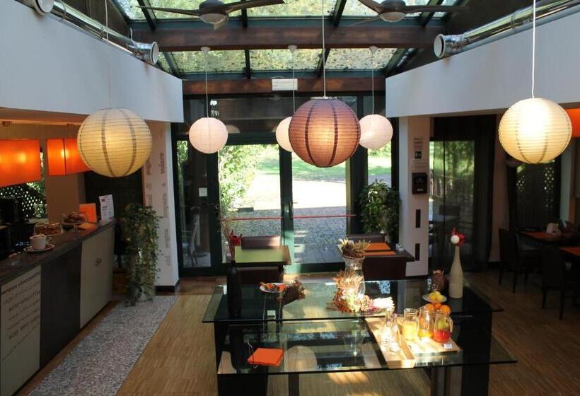 فندق Cascina Scova Resort