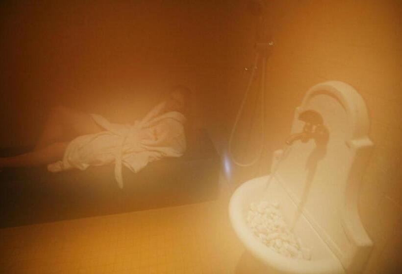 فندق Cascina Scova Resort