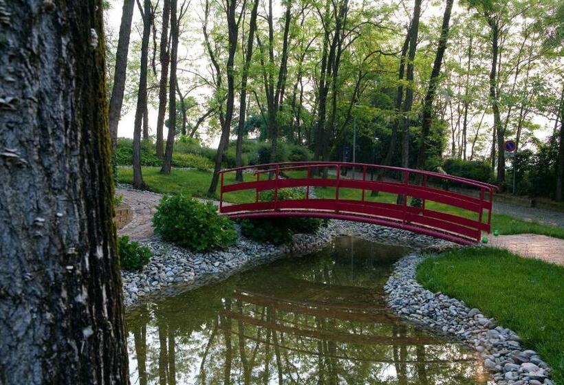 فندق Cascina Scova Resort