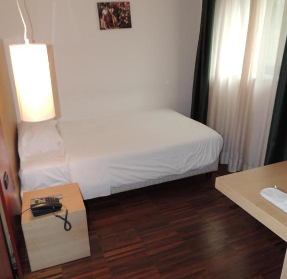 فندق Cascina Scova Resort