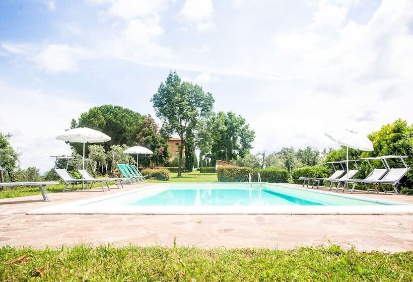 هتل Castellare Di Tonda