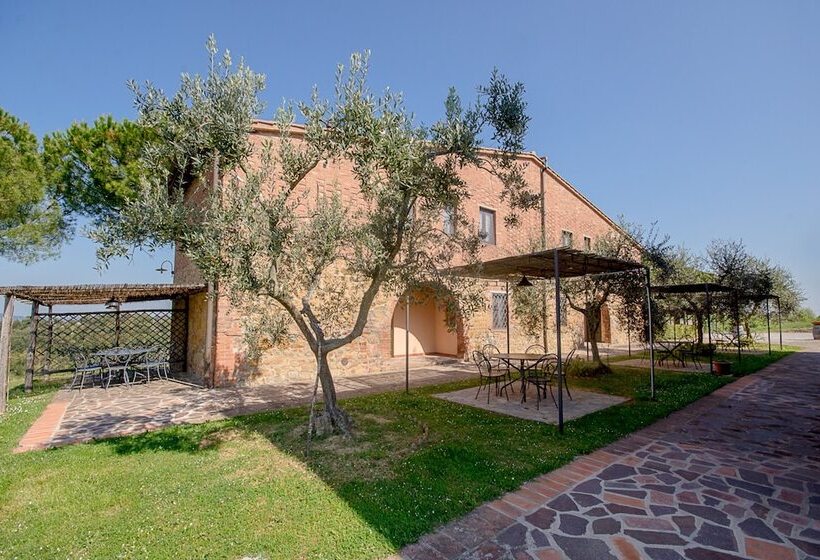 هتل Castellare Di Tonda