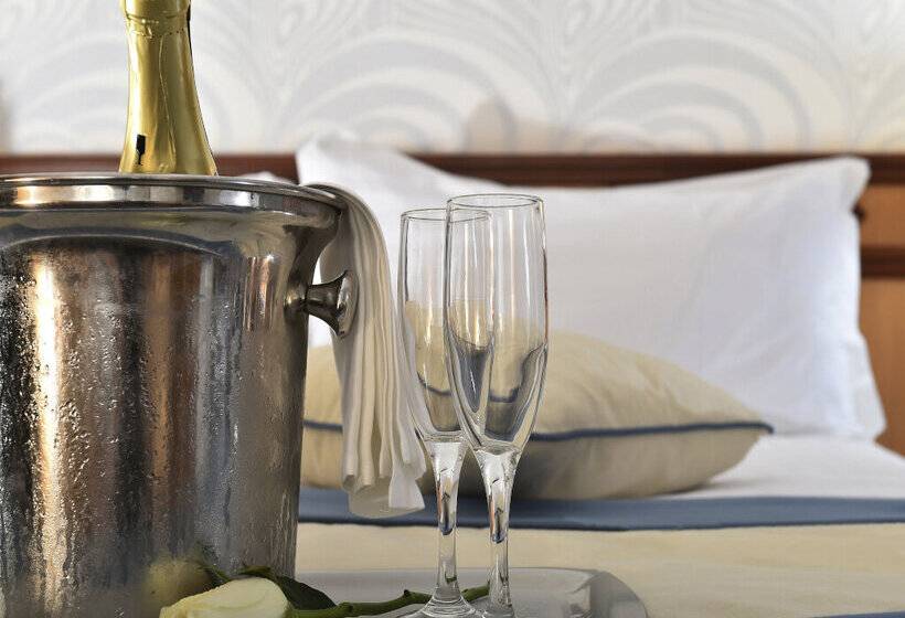 Отель Constantinou Bros Asimina Suites