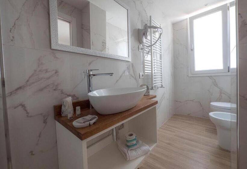 Отель Continental