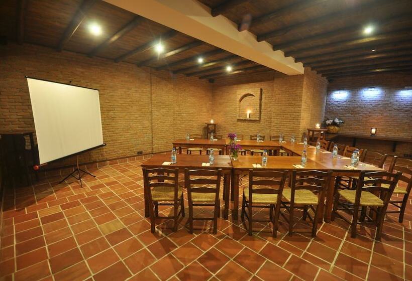 El Vino Hotel & Suites