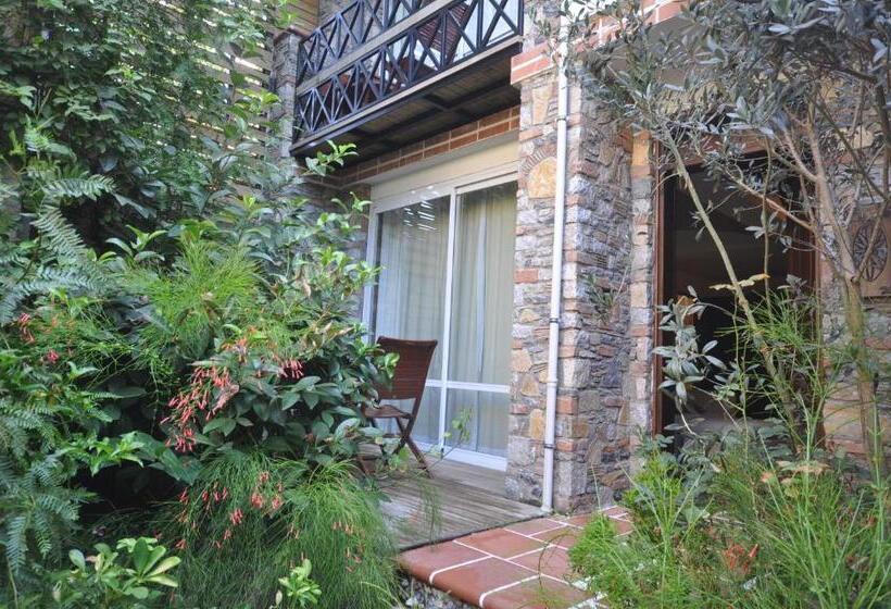 El Vino Hotel & Suites