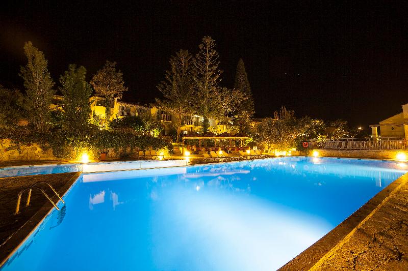 호텔 Elpida Village