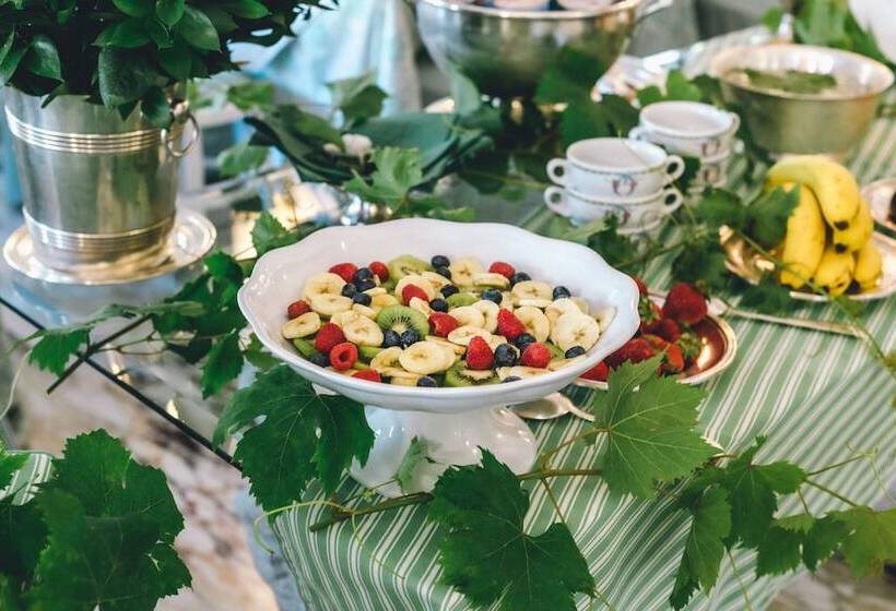 فندق Eveline Portosole