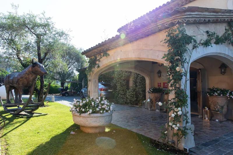 هتل Hôtel & Restaurant Alain Llorca