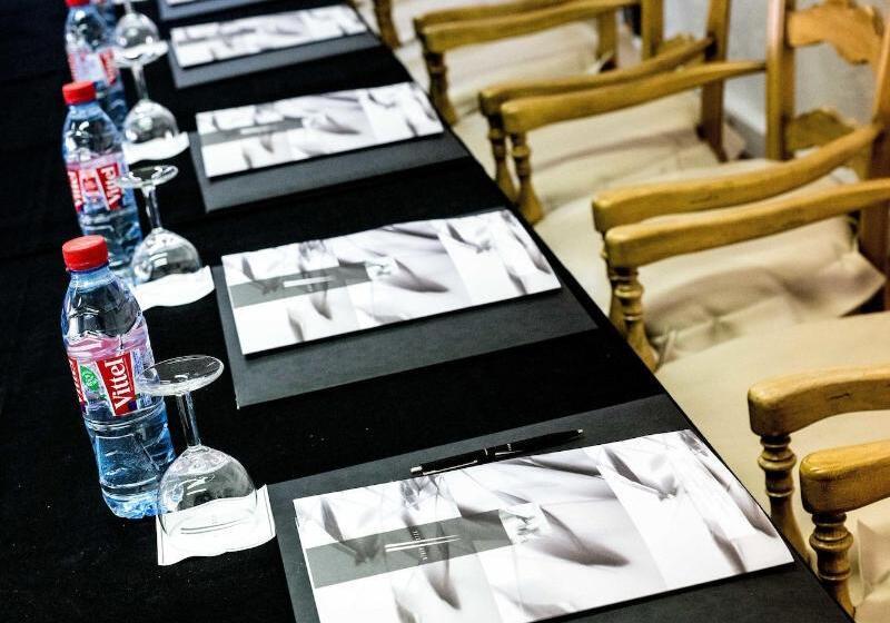 هتل Hôtel & Restaurant Alain Llorca