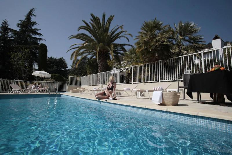 هتل Hôtel & Restaurant Alain Llorca