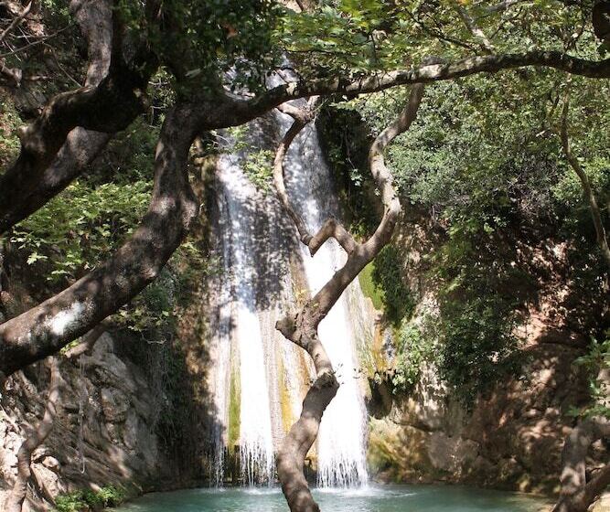 בית מלון כפרי Irida Beach Resort Suites