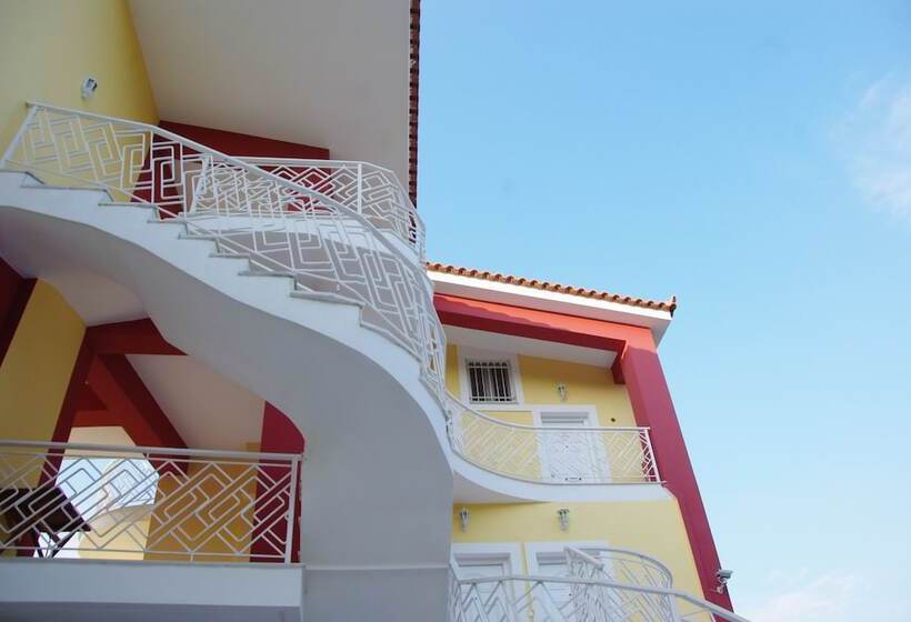 בית מלון כפרי Irida Beach Resort Suites