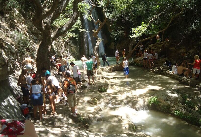 בית מלון כפרי Irida Beach Resort Suites