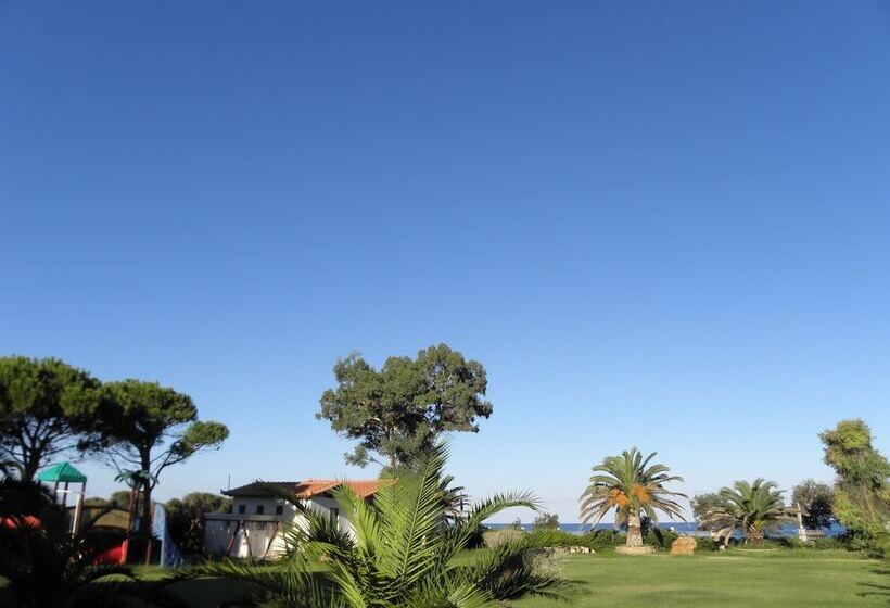 בית מלון כפרי Irida Beach Resort Suites