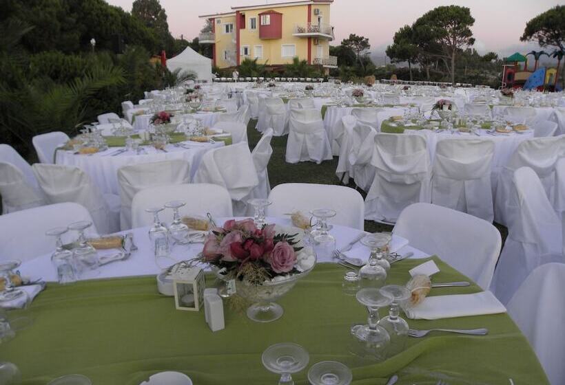 בית מלון כפרי Irida Beach Resort Suites