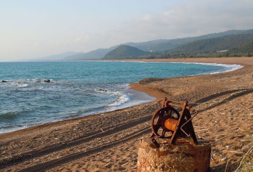 בית מלון כפרי Irida Beach Resort Suites