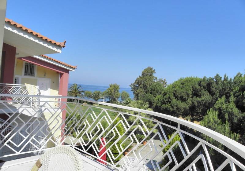 בית מלון כפרי Irida Beach Resort Suites