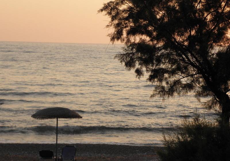 酒店 Irida Beach Resort Suites