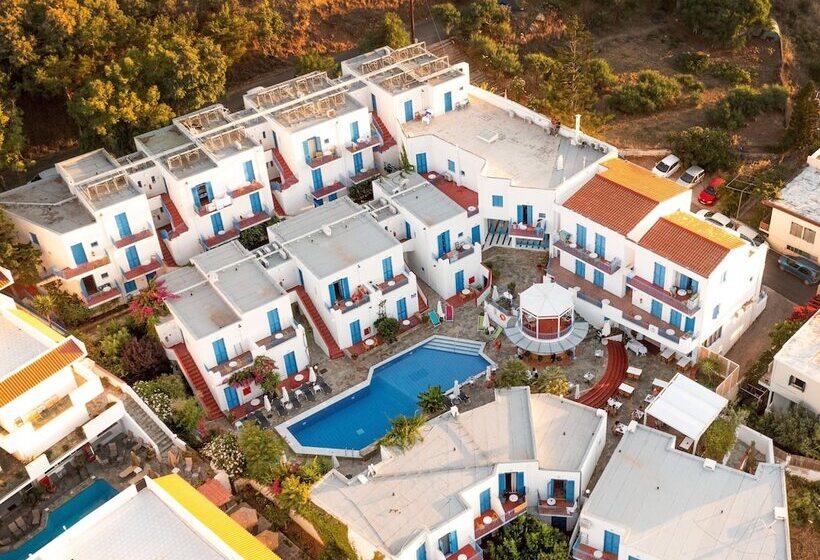 בית מלון כפרי Kirki Village   Adults Only