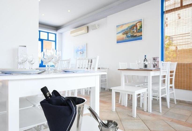 בית מלון כפרי Kirki Village   Adults Only