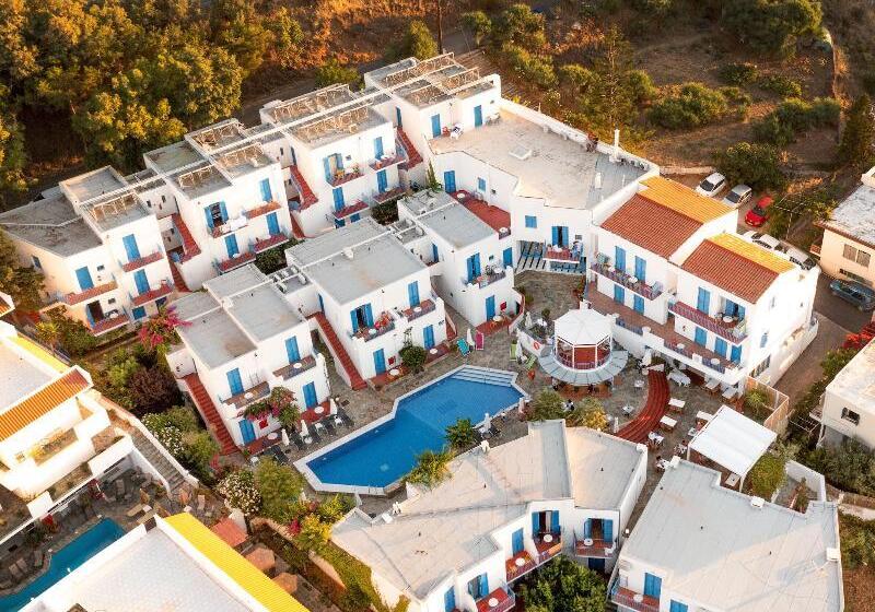 בית מלון כפרי Kirki Village   Adults Only