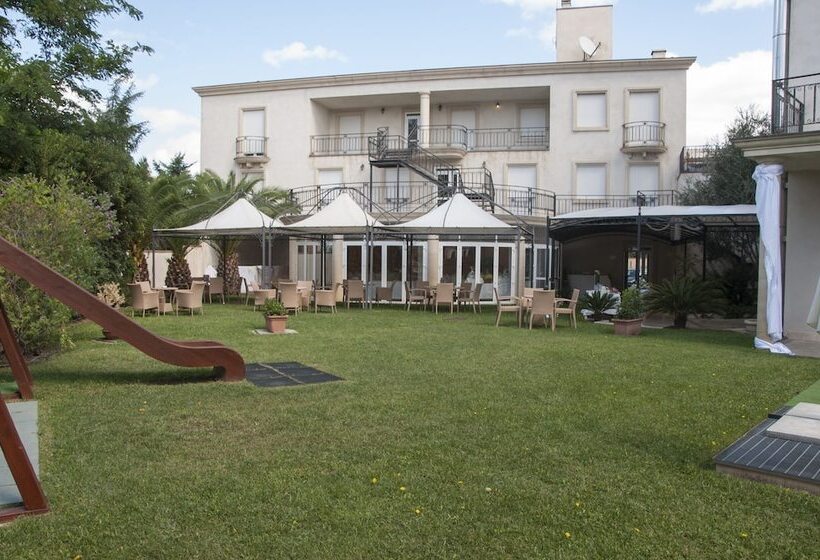 בית מלון כפרי Mariano Iv Palace