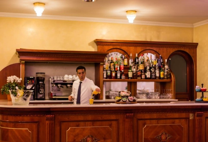 בית מלון כפרי Mariano Iv Palace