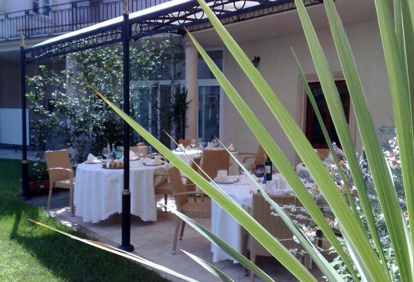 בית מלון כפרי Mariano Iv Palace