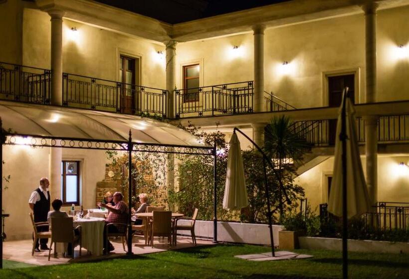 בית מלון כפרי Mariano Iv Palace