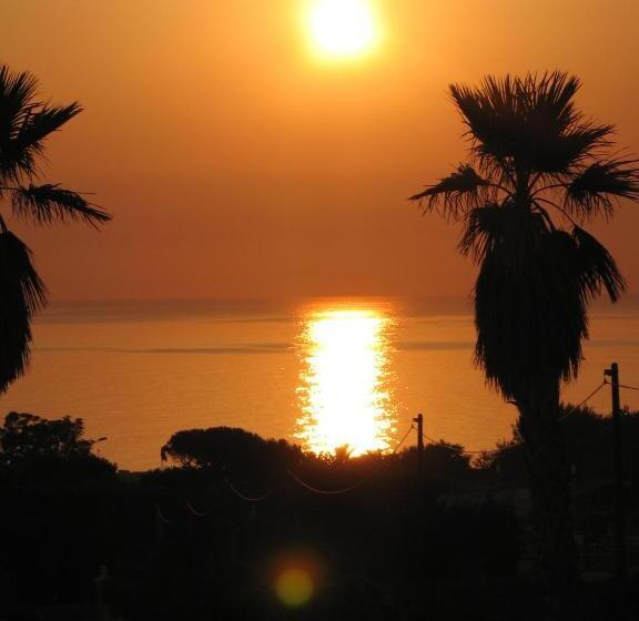 בית מלון כפרי Masseria Fortificata Donnaloia