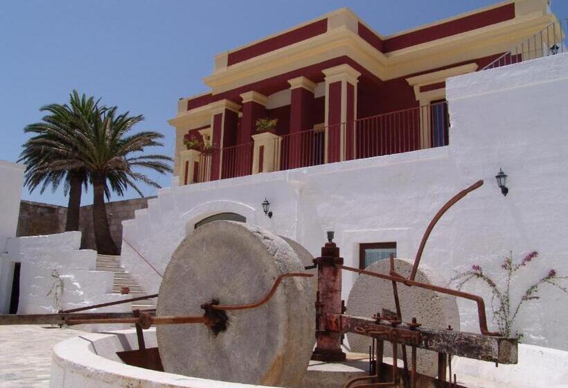 בית מלון כפרי Masseria Fortificata Donnaloia