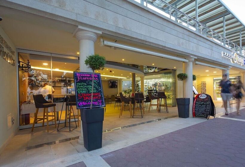 ホテル Park Makarska