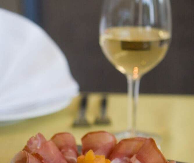 ホテル Park Makarska