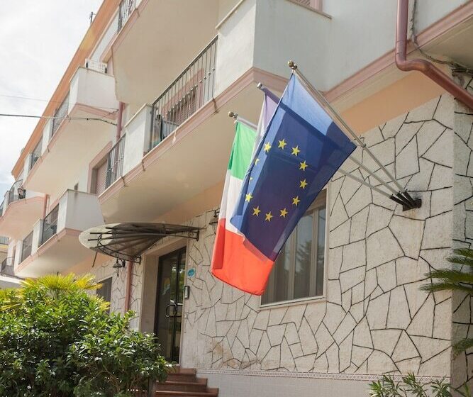 בית מלון כפרי Pineta