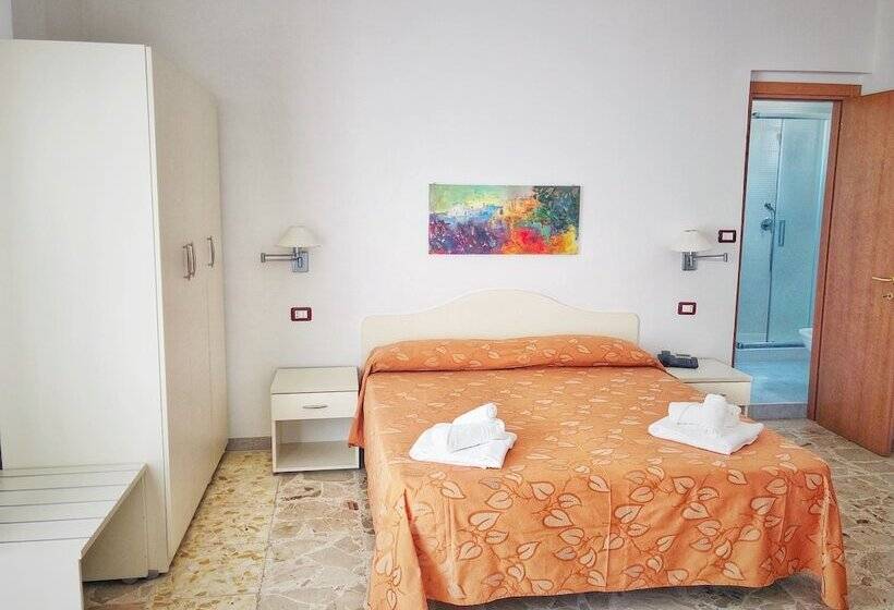 בית מלון כפרי Pineta