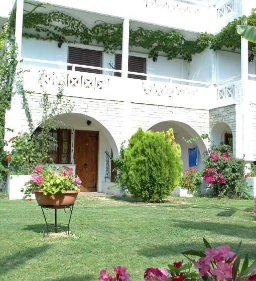 ホテル Porfi Beach