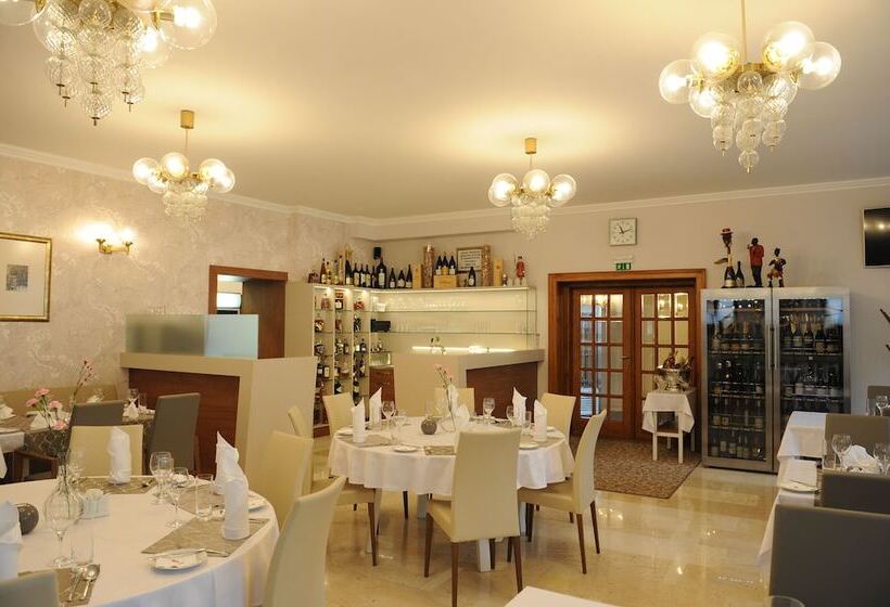 هتل Prince De Ligne